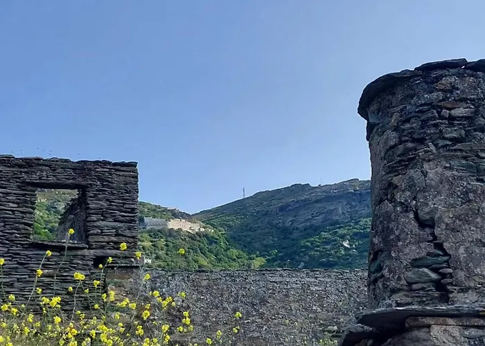 Village Sense, Pergola & Unlimited View 別荘 Fallika